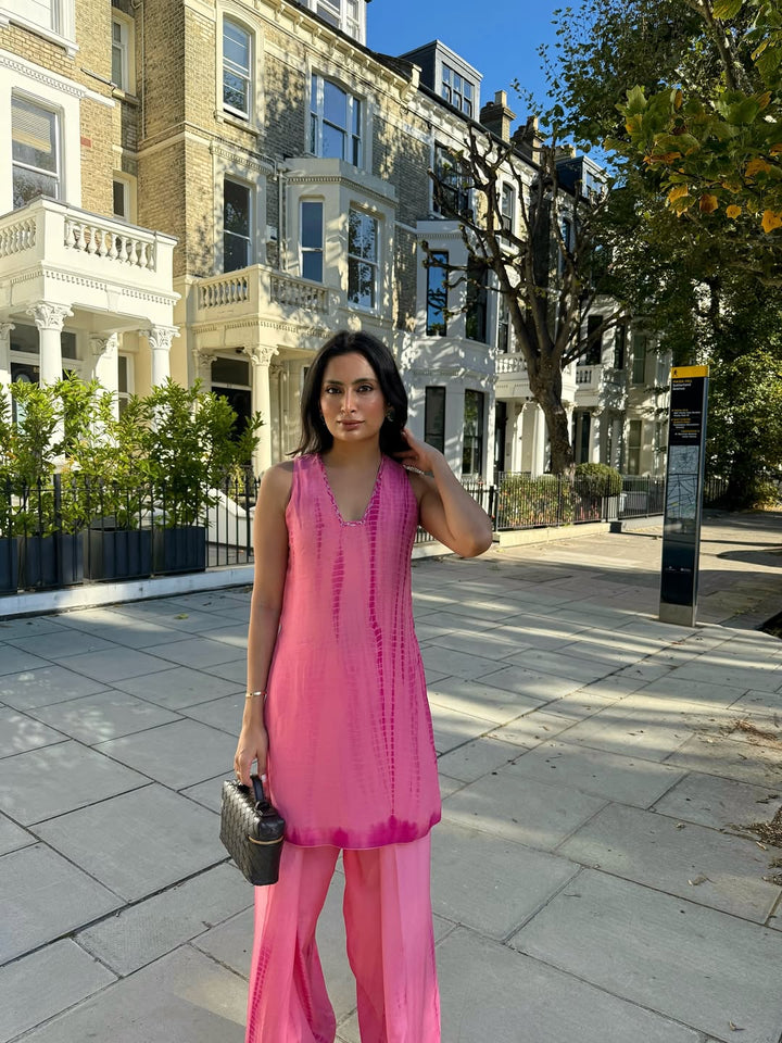 Pallavi Bahl In Hot Pink Tie-dye Kurta