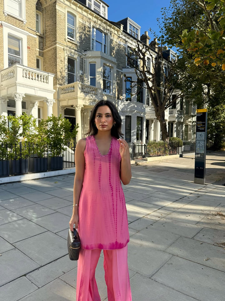 Pallavi Bahl In Hot Pink Tie-dye Kurta